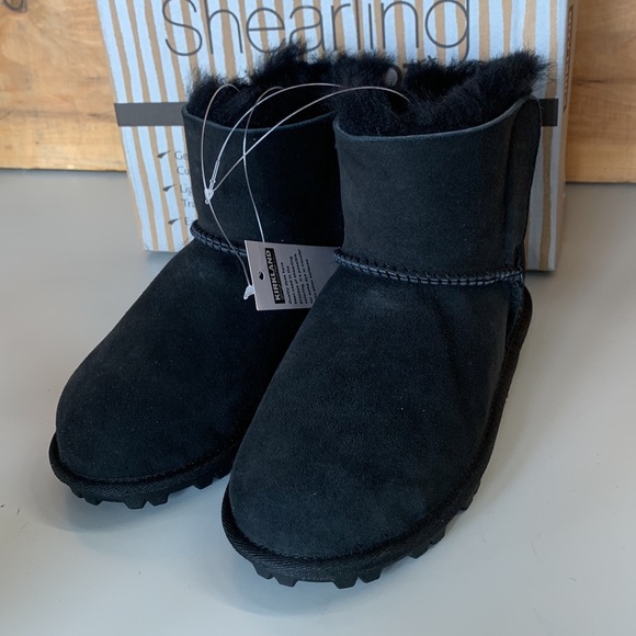 COPY - NIB Kids Kirkland Signature Shearling Sheepskin Boots Black - Picture 2 of 7